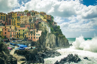 Manarola şehrin güzel manzara. Beş ünlü renkli köyleri, Cinque Terre Milli Parkı İtalya biridir..