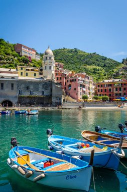 Vernazza, İtalya - 06 Haziran 2014: Vernazza görünümü Köyü, Cinque Terre, İtalya.