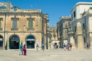 Lecce, İtalya - 21 Temmuz 2016: Kare, Duomo yaz günü, Lecce, İtalya.