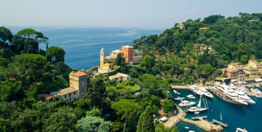 Portofino, İtalya - 10 Temmuz 2013: Güzel bay, Portofino yaz gün.