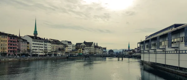 チューリッヒ スイス連邦共和国の歴史的な市内中心部の美しい景色 — ストック写真
