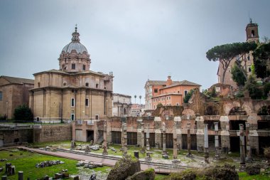 Harabeleri ve sütunlar Roma Forumu Roma, İtalya