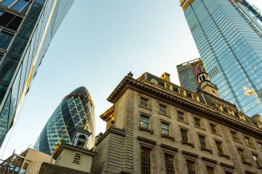 Londra, İngiltere - 17 Ocak 2019: Londra içinde gökdelenler bir karışımı eski ve yeni mimarisi.