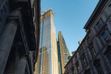 Londra, İngiltere - 17 Ocak 2019: Londra içinde gökdelenler bir karışımı eski ve yeni mimarisi.