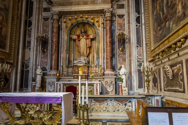 Naples, İtalya - 25 Şubat 2016: Gesu Nuovo kilise içinde Napoli şehir, İtalya.