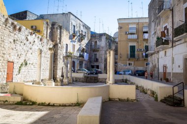 İtalya 'nın Bari kentindeki eski bir sokakta..