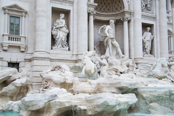 Trevifontein (Fontana di Trevi) in Rome. Italië. — Stockfoto