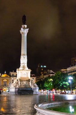 Gece sahnesi Rossio Meydanı, Lizbon, Portekiz