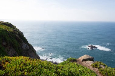 Cabo da Roca, Portekiz. Atlantik Okyanusu üzerindeki kayalıklar, en çok Wes.