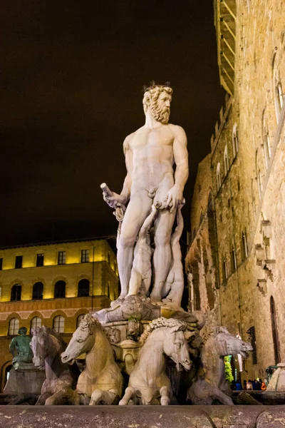 Beroemde fontein van Neptunus op piazza della signoria in florence, — Stockfoto