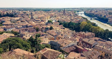 Verona, Veneto, İtalya 'nın panoramik manzarası.