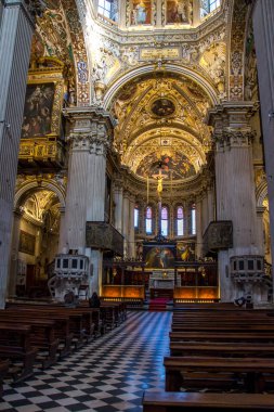 İtalya, Bergamo 'daki Santa Maria Maggiore kilisesinin içinde..