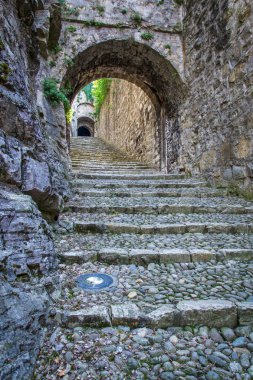 Ortaçağ (Castello di Brescia) kadrosunda kalenin merdivenleri