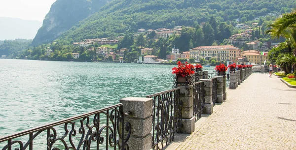 Lago de Como, Itália, Lago Promenade Menaggio, Menaggio, Itália . — Fotografia de Stock