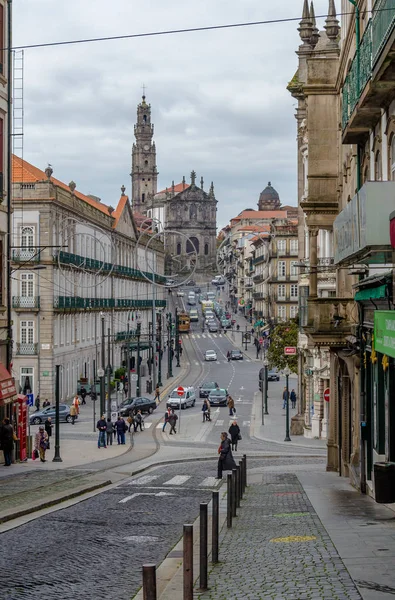 Calle en el centro de la ciudad de Porto, Portugal . — Foto de Stock