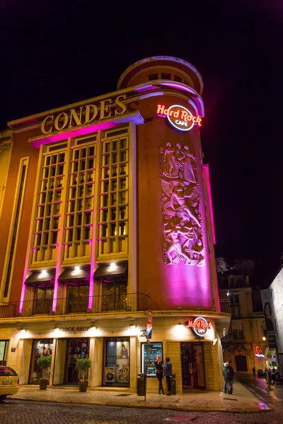 Geceleri Lizbon 'da Hard Rock Cafe binasında çok az insan var.