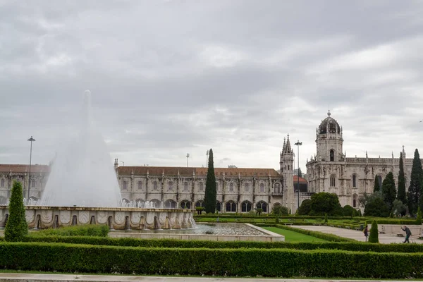 La vista de la Iglesia de Santa María del Monasterio de Jerónimos thr — Foto de Stock