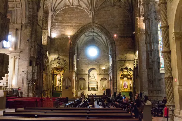 Interior da Catedral Patriarcal de Santa Maria Maior em Lisboa, P — Fotografia de Stock