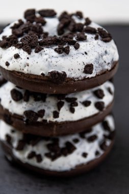 Taş zeminde çörekler, yakın plan.