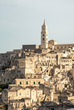Matera, İtalya - 31 Ağustos 2020: İtalya 'nın güneyindeki antik Matera (Sassi di Matera) Basilicata kentinin manzarası.