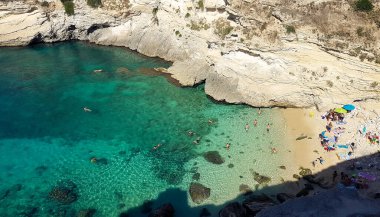 Salento, İtalya - Eylül 04: 2020: Yaz boyunca Salento sahilleri Porto Miggiano, Puglia İtalya