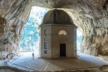 Genga, İtalya - 08 Temmuz 2020: Tempio del Valadier 