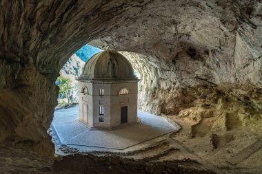 Genga, İtalya - 08 Temmuz 2020: Tempio del Valadier 