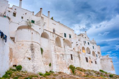 Ostuni, İtalya'nın görkemli Ortaçağ kenti Panoraması. Europe 