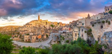 Antik şehir Matera batımında Panoraması. Güney İtalya. Europe