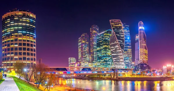 Панорама Города Москвы Размышлениями Москве Ночью Современная Архитектура России — стоковое фото