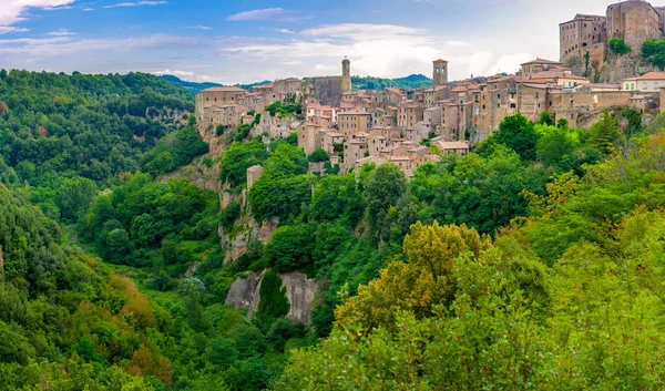 Panorama Beautiful Medieval Village Sorano Located Edge Cliff Tuscany Italy — Stock Photo, Image