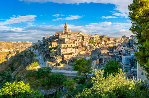 Antik şehir Matera batımında Panoraması. İtalya