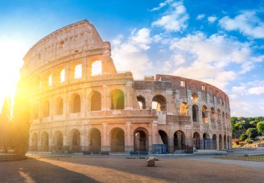 Roma Kolezyum sabah güneşin. İtalya. Europe