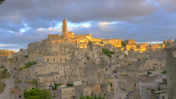 Panorama Över Den Majestätiska Medeltida Staden Matera Vid Solnedgången — Stockvideo