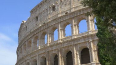 güneşli bir öğleden sonra Roma Kolezyum görünümü. İtalya. Avrupa