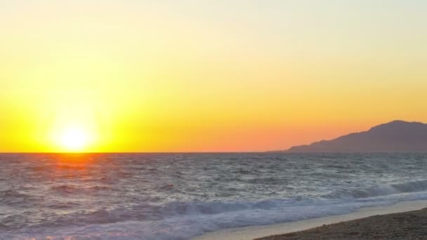 Hermoso Atardecer Saturado Sobre Mar — Vídeos de Stock