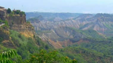 4k, Panorama, güzel ortaçağ köyü, Civita di Bagnoregio, İtalya'nın ünlü simge. Europe