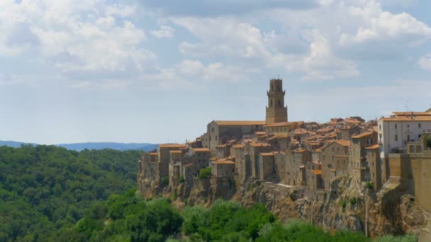 ピティリアーノの中世の町のパノラマは トスカーナ 崖の端に位置しています イタリア ヨーロッパ — ストック動画