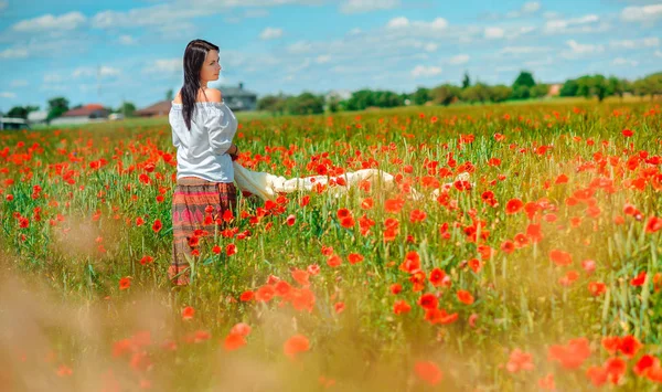 Beautiful Girl Walks Poppy Field Holding Petals Her Hands Spring — Stock Photo, Image