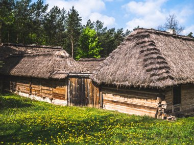Eski bir ahşap çiftlik inşaatı