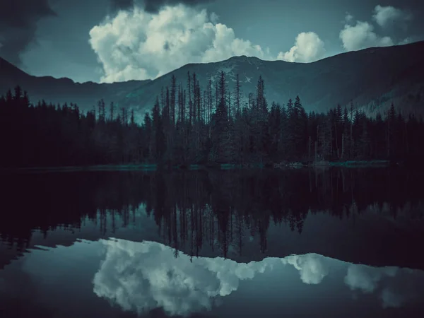 Lago Montaña Después Del Atardecer Verano — Foto de Stock