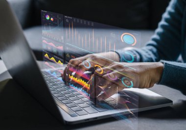 Analistler iş analizi ve veri yönetim sistemiyle çalışan dizüstü bilgisayar kullanırlar, KPI ve veritabanına bağlı ölçümler hakkında rapor hazırlarlar. Finans, işletim, satış ve pazarlama için kurumsal strateji