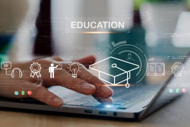 Insan kullanımı laptop teknolojisi İnternet öğrenme ve öğrenme çevrimiçi sınıf teknoloji ağı, e-öğrenme, çevrimiçi eğitim, eğitim, eğitim, özel öğretmen, video dersi, kurs, ev okulu bilgisi