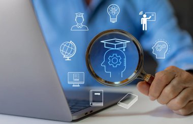 Mezuniyet şapkası öğrenme ve çevrimiçi sınıf webinar teknolojisi, e-öğrenme, çevrimiçi eğitim, eğitim, eğitim, özel ders, video dersi, kurs, evde eğitim