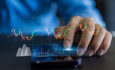 Tüccarın başarılı olması için telefon alım-satım borsası grafik parası, küresel ekonomi, tüccar yatırımcı, blok zinciri borsa kripto para grafiği satışı ve fiyat grafiğiyle satın alma grafiği