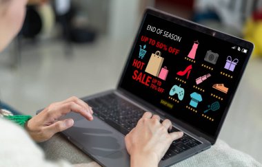 Sezon sonu için insan kullanım dizüstü bilgisayarı online alışveriş, alışveriş zamanı, indirim, satış, alım, alım, dijital pazarlama, sipariş ürünü, E-ticaret, promosyon, çevrimiçi alışveriş kavramı