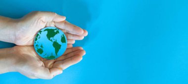 Temiz enerji, dünya, çevre, çevre dostu çevre, gezegeni kurtarmak, sosyal sorumluluk. Dünya ve Dünya 'yı 22 Nisan' da kurtarma kampanyası.