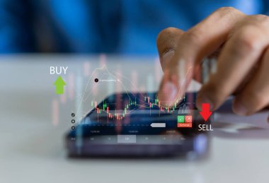 Tüccarın başarılı olması için telefon alım-satım borsası grafik parası, küresel ekonomi, tüccar yatırımcı, blok zinciri borsa kripto para grafiği satışı ve fiyat grafiğiyle satın alma grafiği