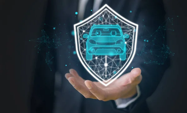 İnsan eli ile arabanızı koruyun ve koruma kalkanı muhafaza edin motor sigortası, doğal afet, kaza, sigorta, yangın, hırsızlık, destek, sigorta şirketi, sigorta, araba sigortası konsepti