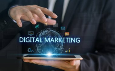 Dijital çevrimiçi pazarlama satış, web sitesi reklamcılığı, ürünlerin tanıtımı, dijital pazarlama stratejisi ve hedefleri olan insanlar, dijital arama motoru, SEO, sosyal medya, reklamlar, E-ticaret